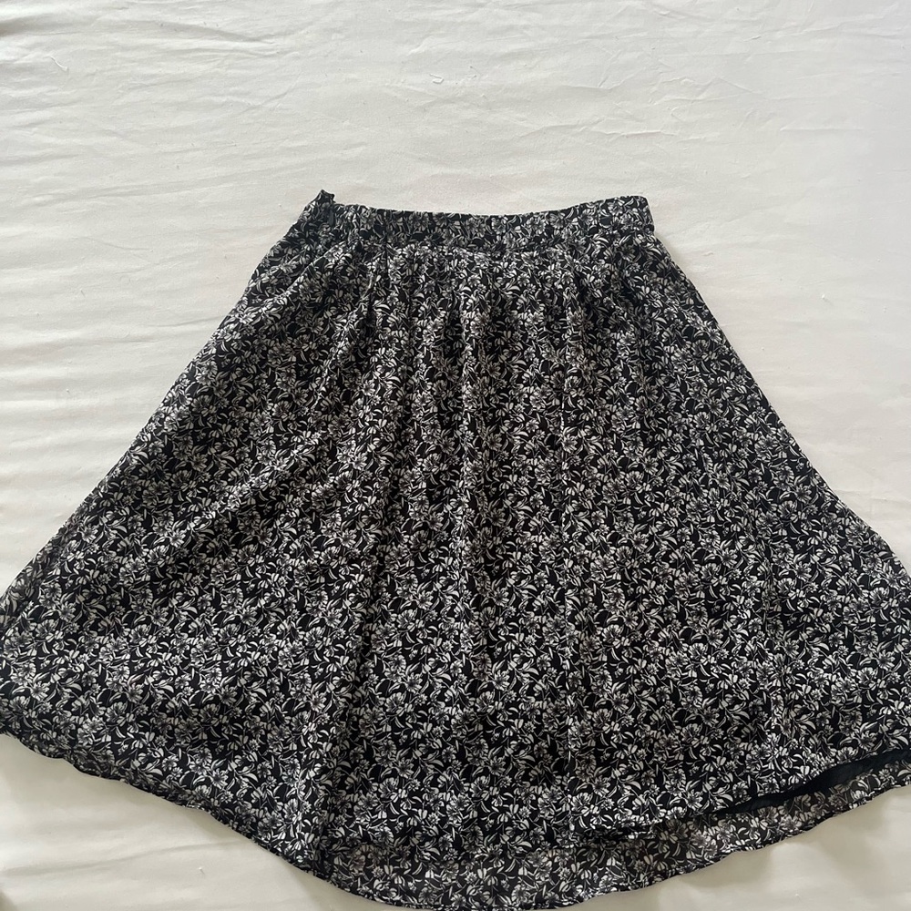 H&M Black and White A-Line Skirt - Picture 2 of 4
